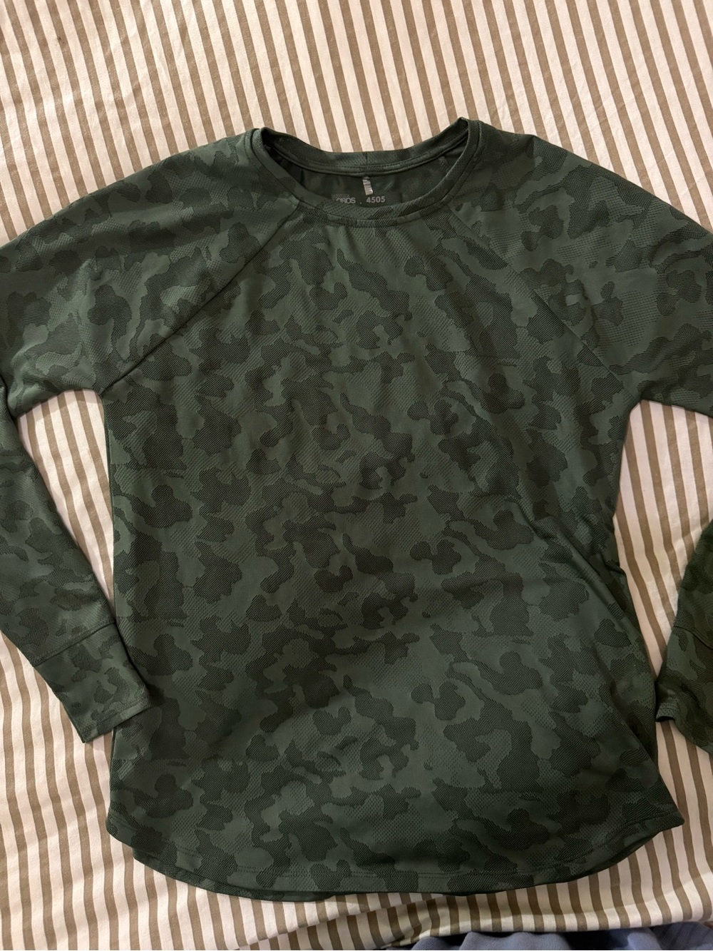Women’s Dark Green Camouflage Long-Sleeve Work Out Shirt
